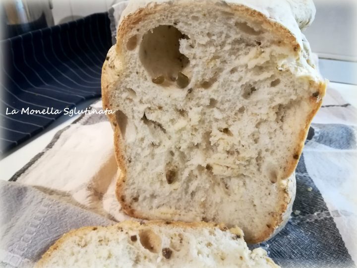 Pane senza glutine con la mdp alle olive verdi