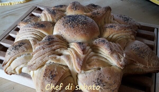 Pane sfogliato a fiore