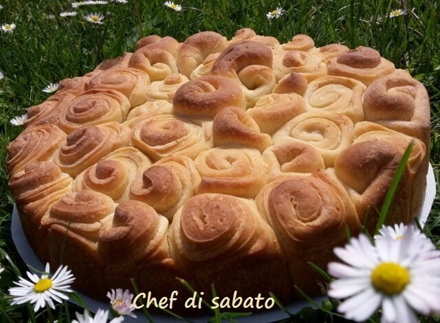 Pane sfogliato a roselline