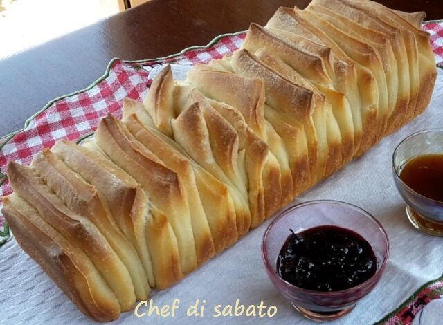 Pane sfogliato in cassetta