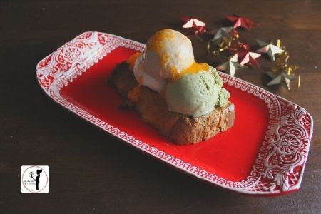 Panettone  croccante in friggitrice ad aria con gelato artigianale e salsa di cachi