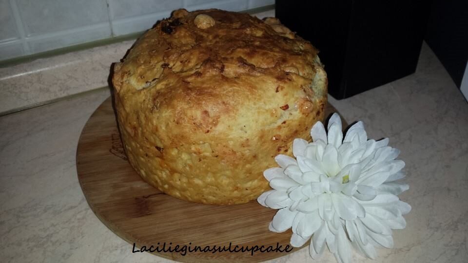 Panettone rustico ai formaggi