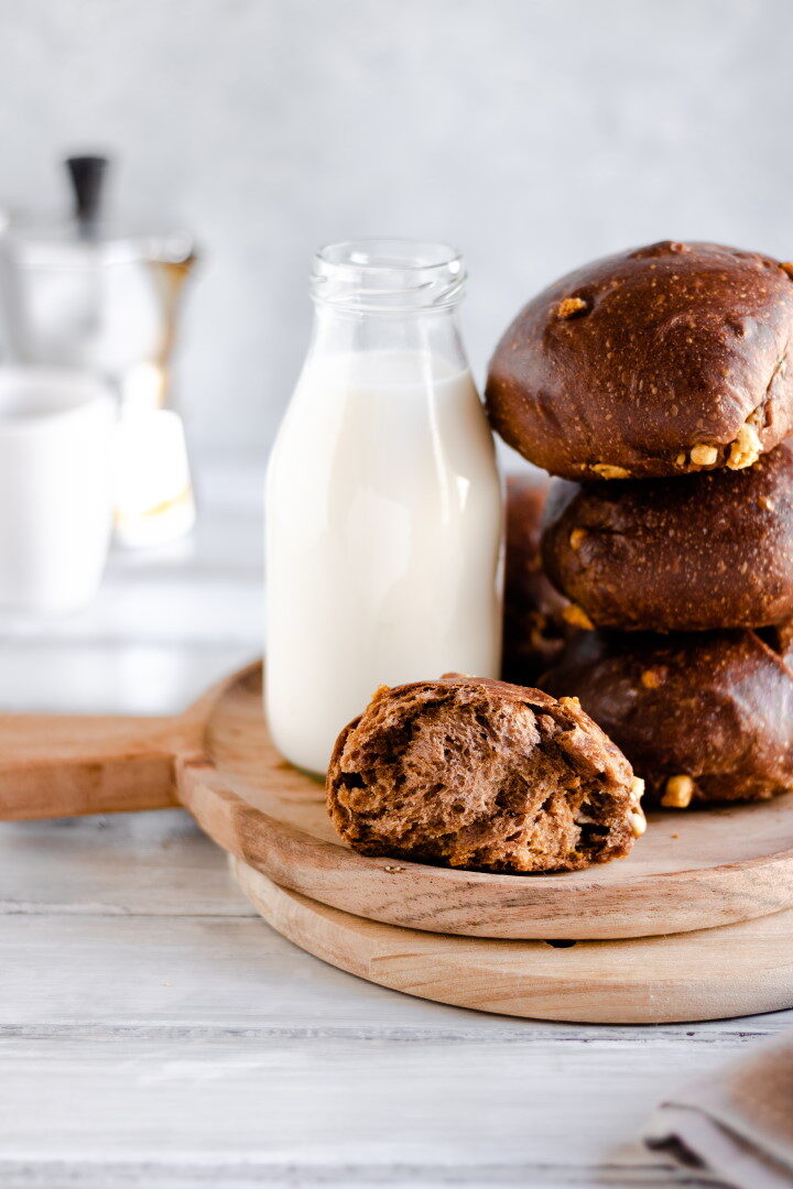 Pangoccioli al cacao con gocce di cioccolato bianco
