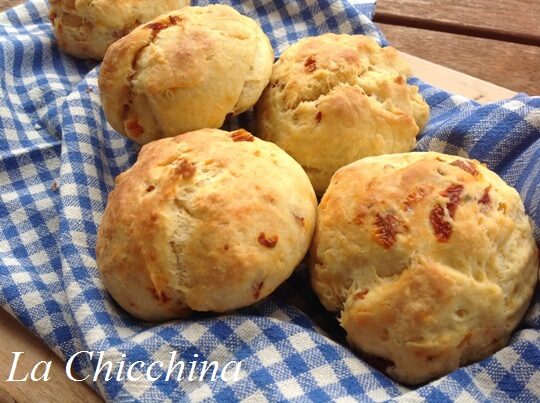 Paninetti con pomodori secchi