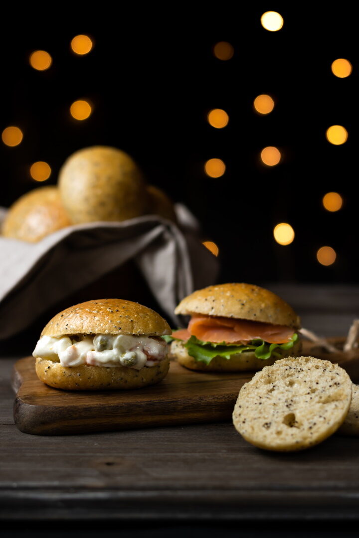 Panini al burro con semi di papavero e scorza di limone