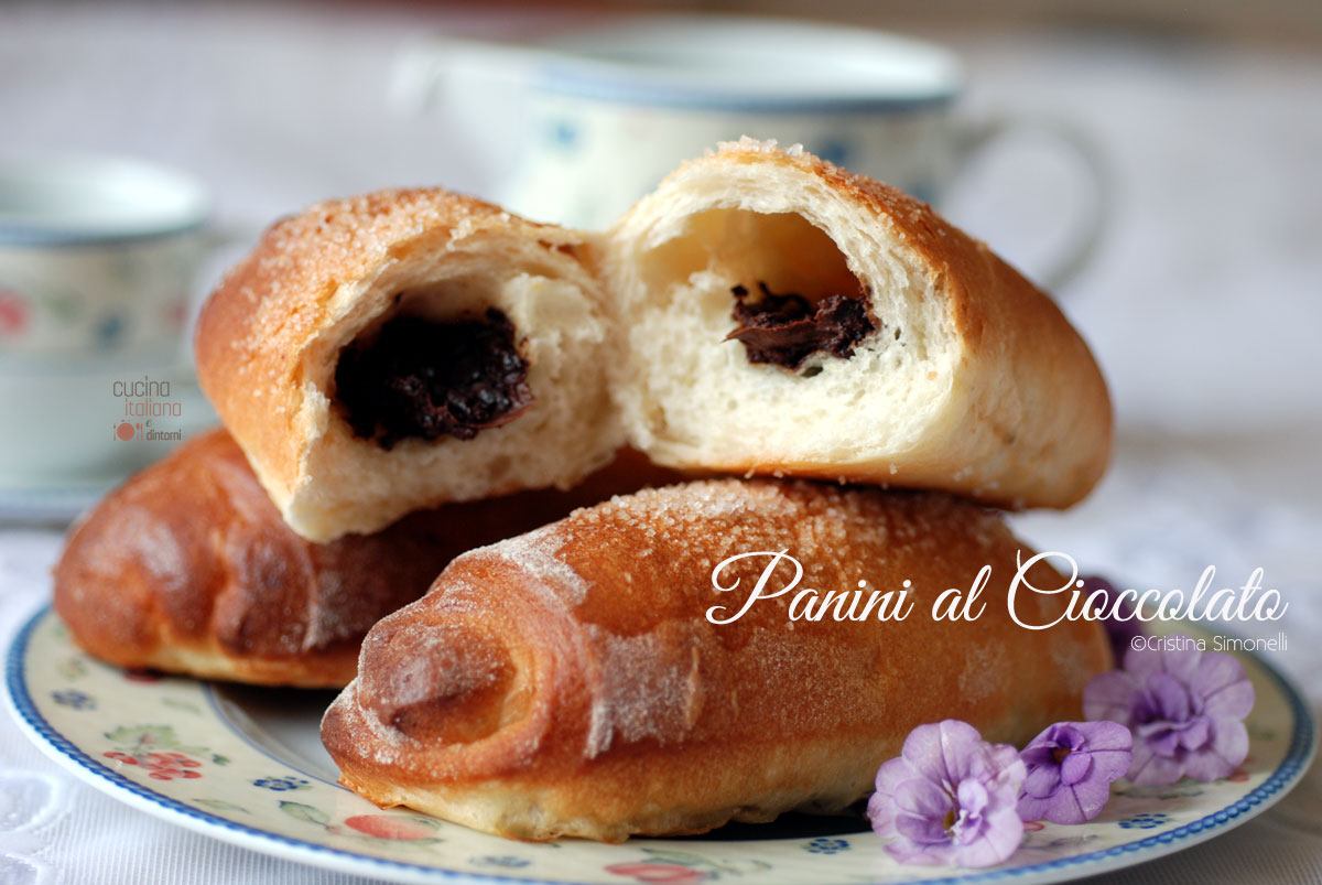 Panini al cioccolato con yogurt nell’impasto
