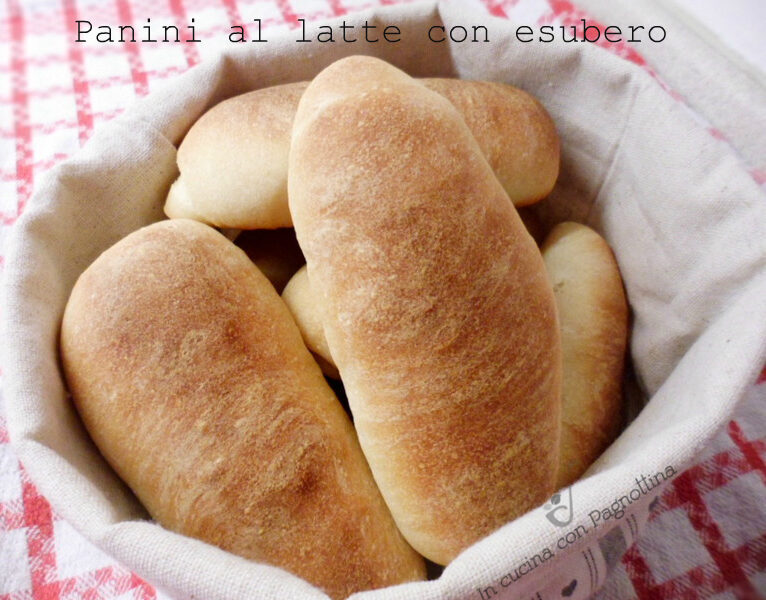 Panini al latte con esubero di pasta madre