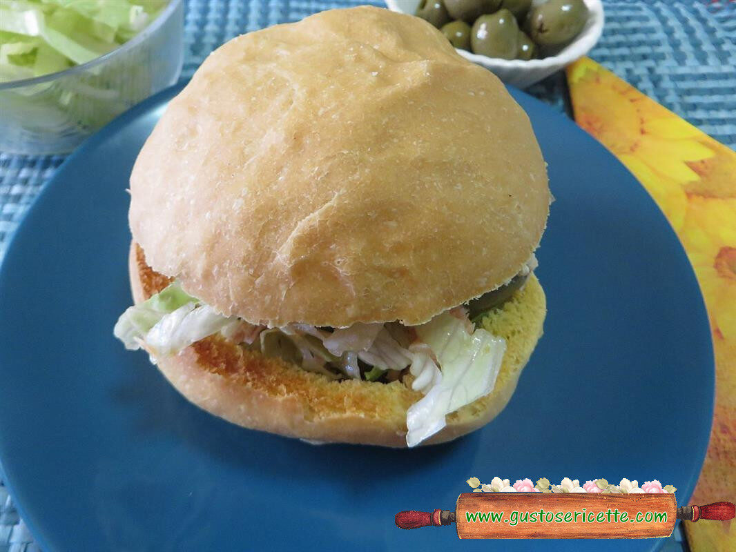 Panini al latte farciti al salmone