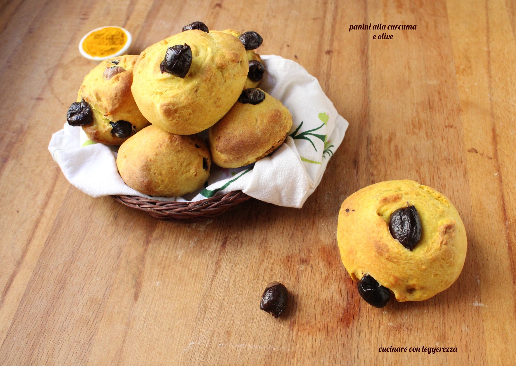 Panini alla curcuma e olive – lievito madre