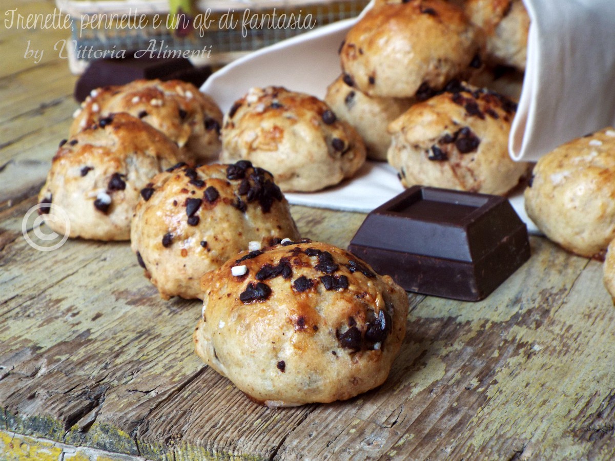 Panini alla panna con banana e cioccolato