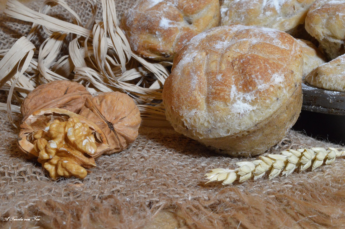 Panini alle noci con lievito madre