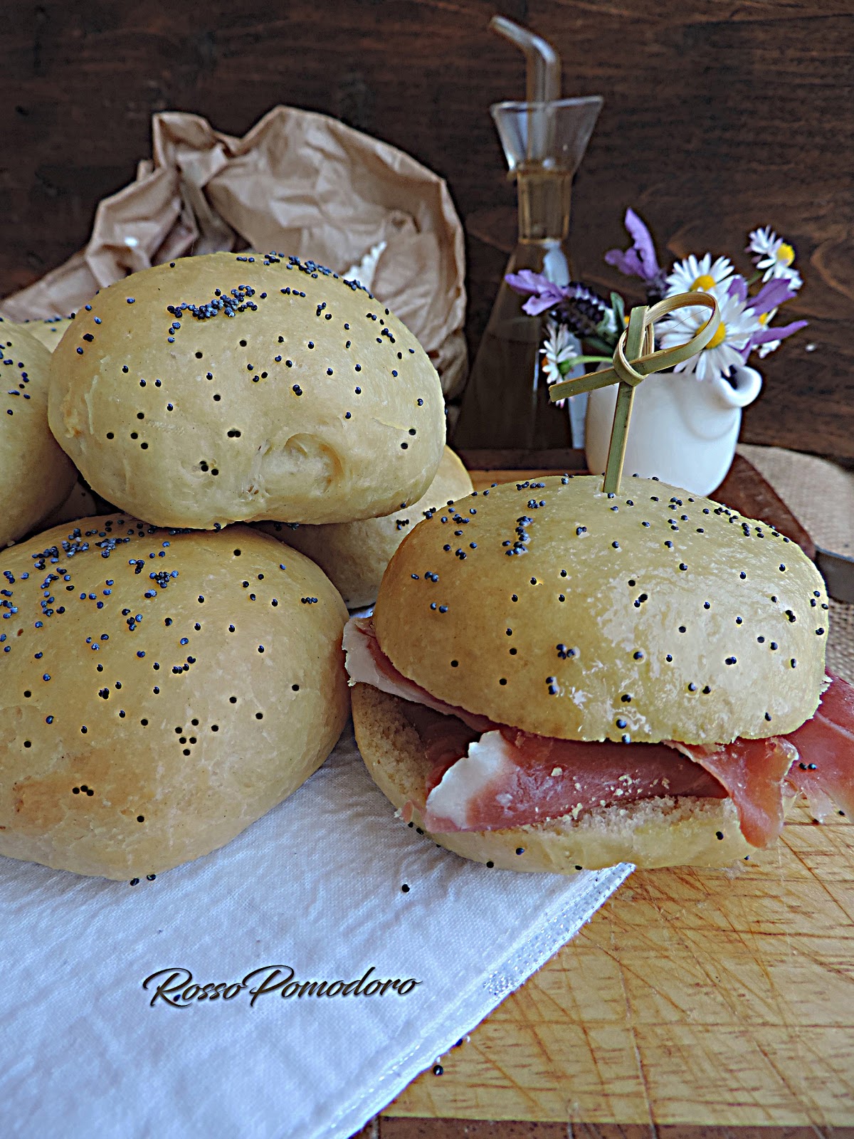 Panini all’olio con semi di papavero