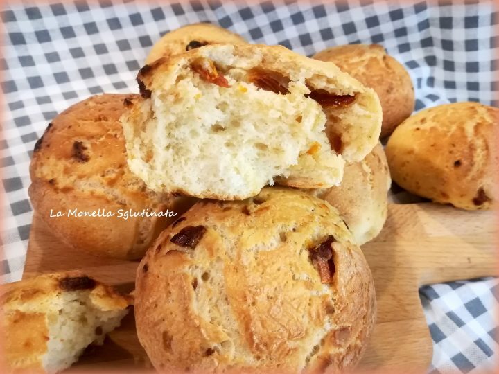 Panini con pomodorini secchi e peperoncino