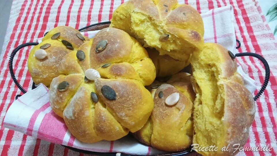 Panini di Halloween ossia pane alla zucca