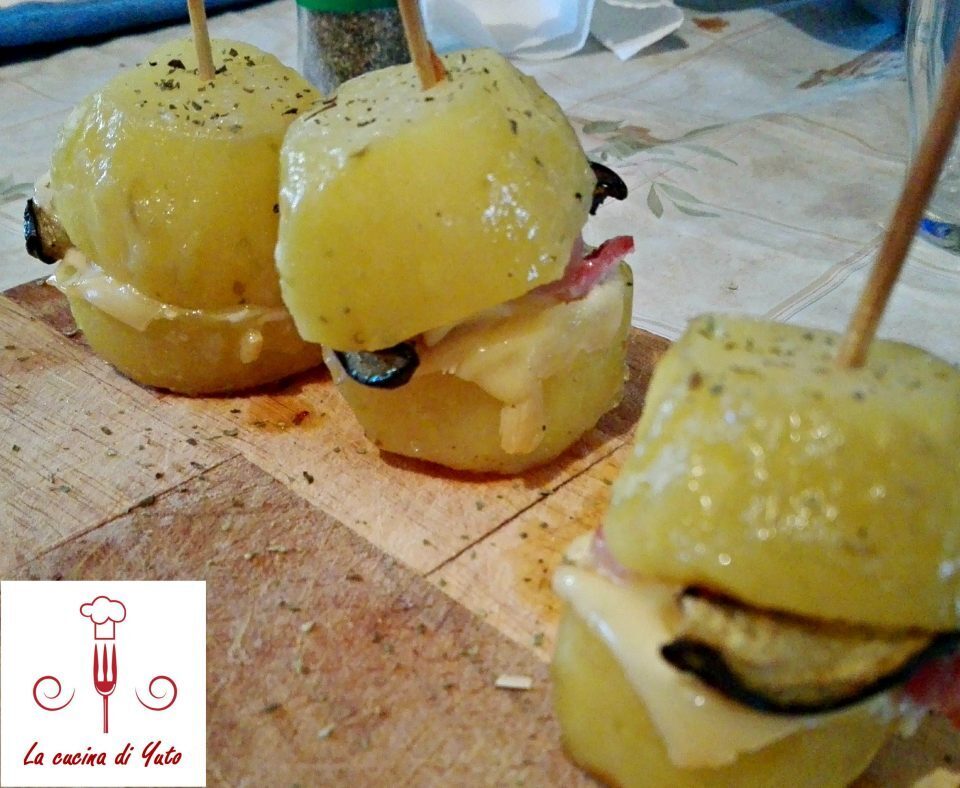 Panini di patate ripieni