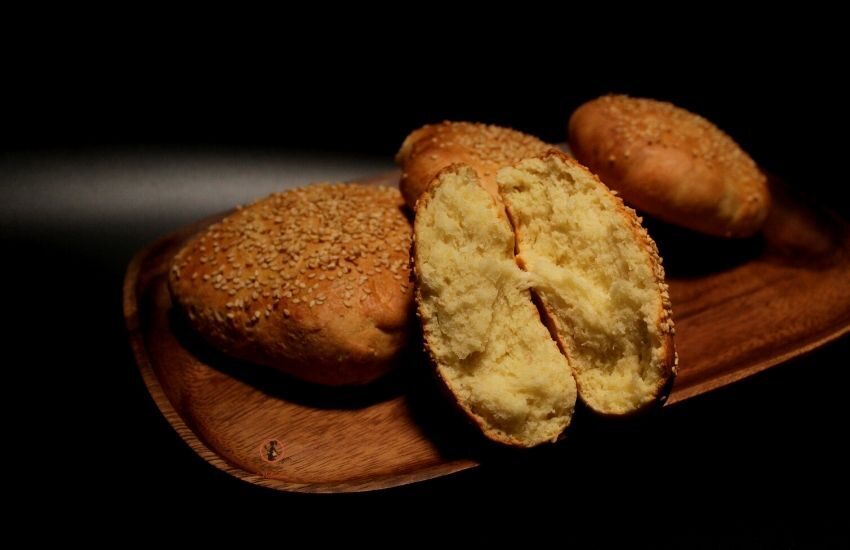 Panini di semola rimacinata di grano duro al burro cotti in friggitrice ad aria