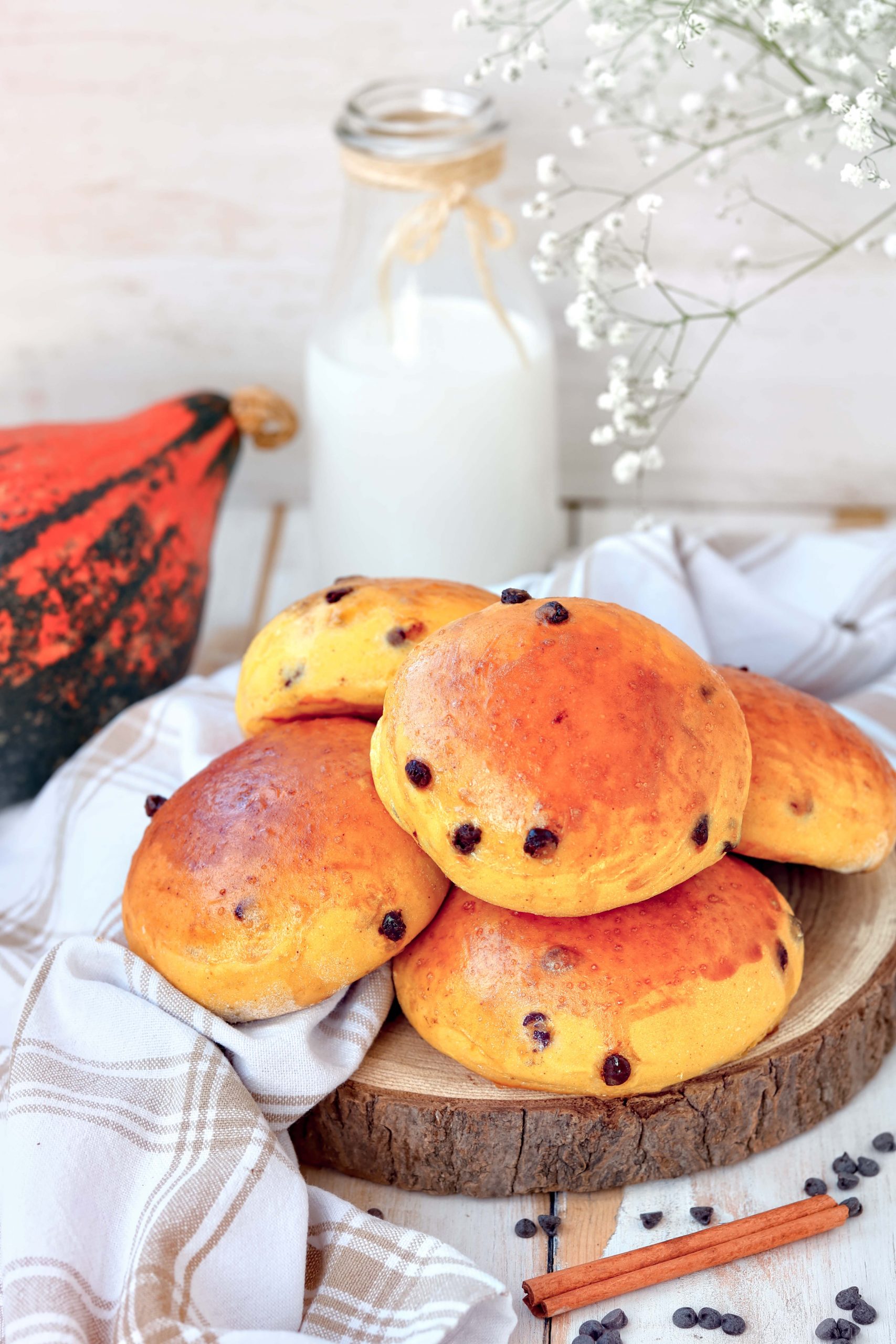 Panini dolci zucca e cannella con gocce di cioccolato