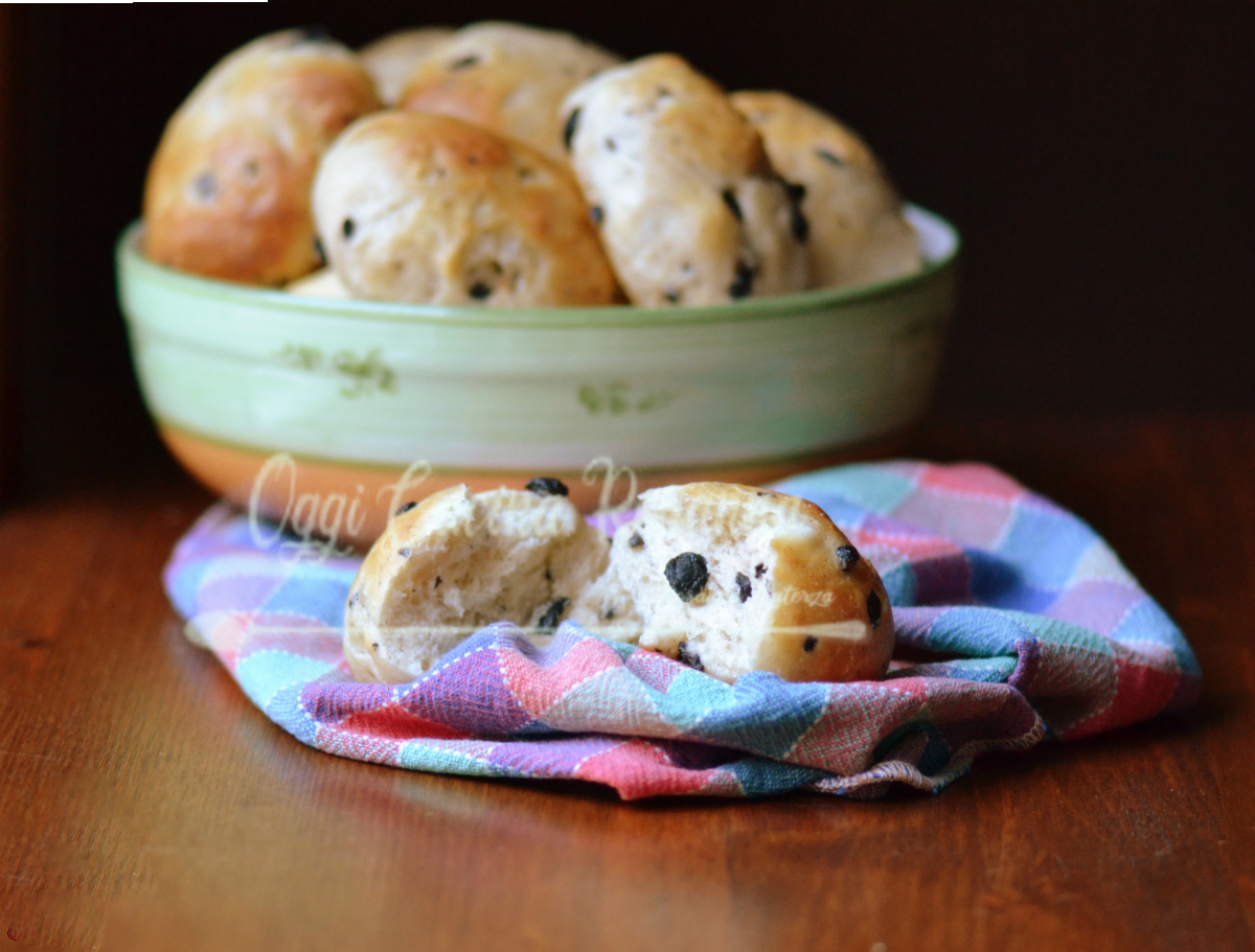 Panini morbidi con olive (ricetta tradizionale e bimby)