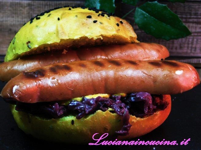 Panini per hamburger alla curcuma e nigella