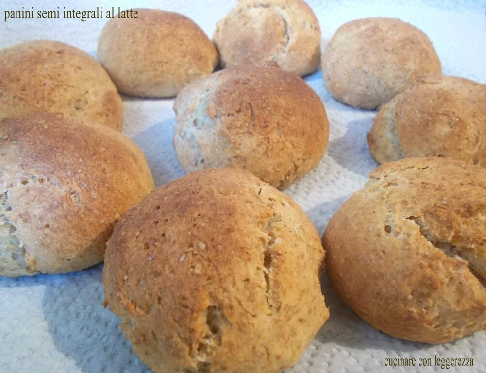 Panini semi integrali al latte con lievito madre