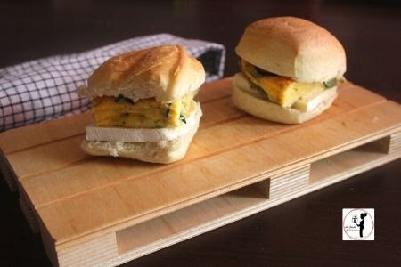 Panino con frittata alle zucchine (in friggitrice ad aria) toma e glassa di aceto balsamico, una piccola gioia della vita