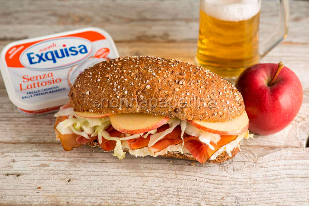 Panino con speck, crauti e mela: un pasto veloce e squisito