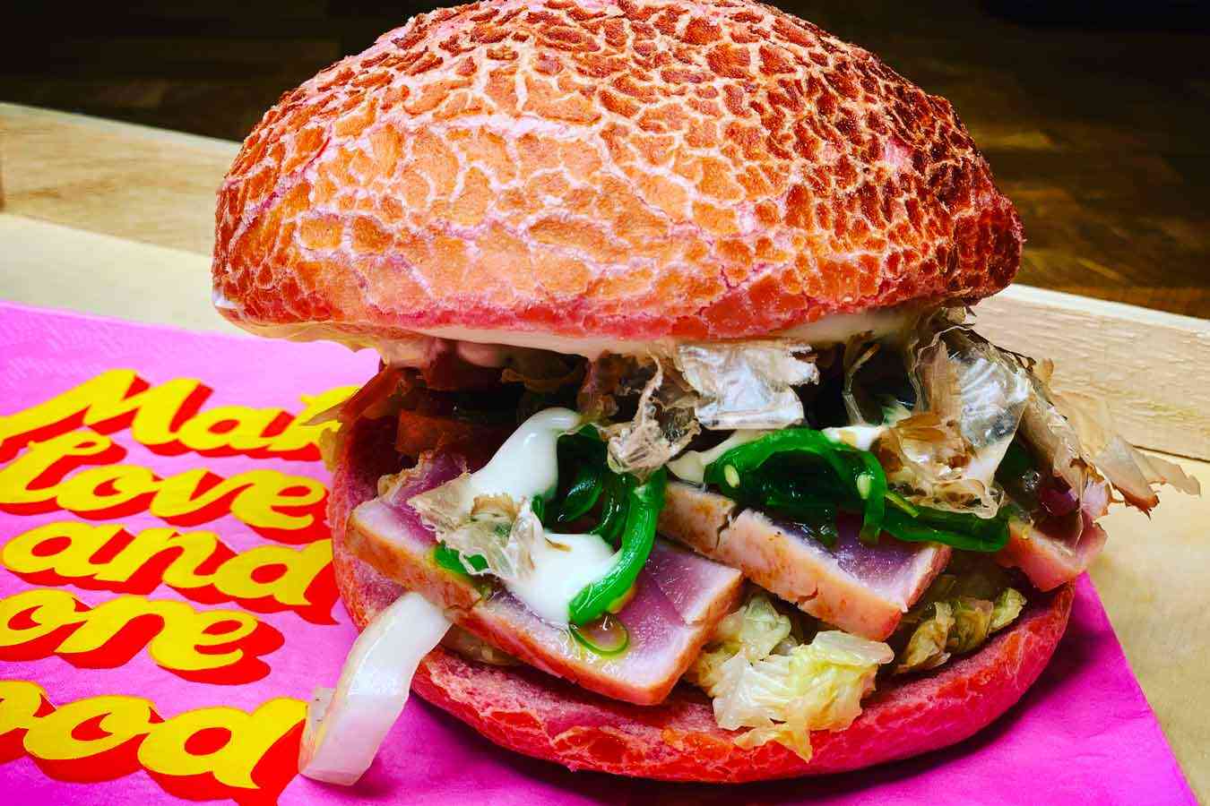 Panino gourmet tataki di tonno, cavolo cinese, alga wakame, maionese alla soia