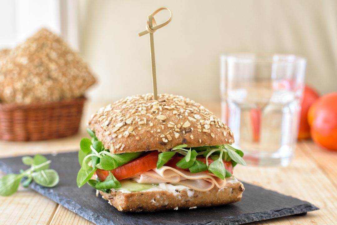 Panino integrale con tacchino