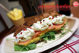 Panino salmone ananas e stracchino al pepe rosa