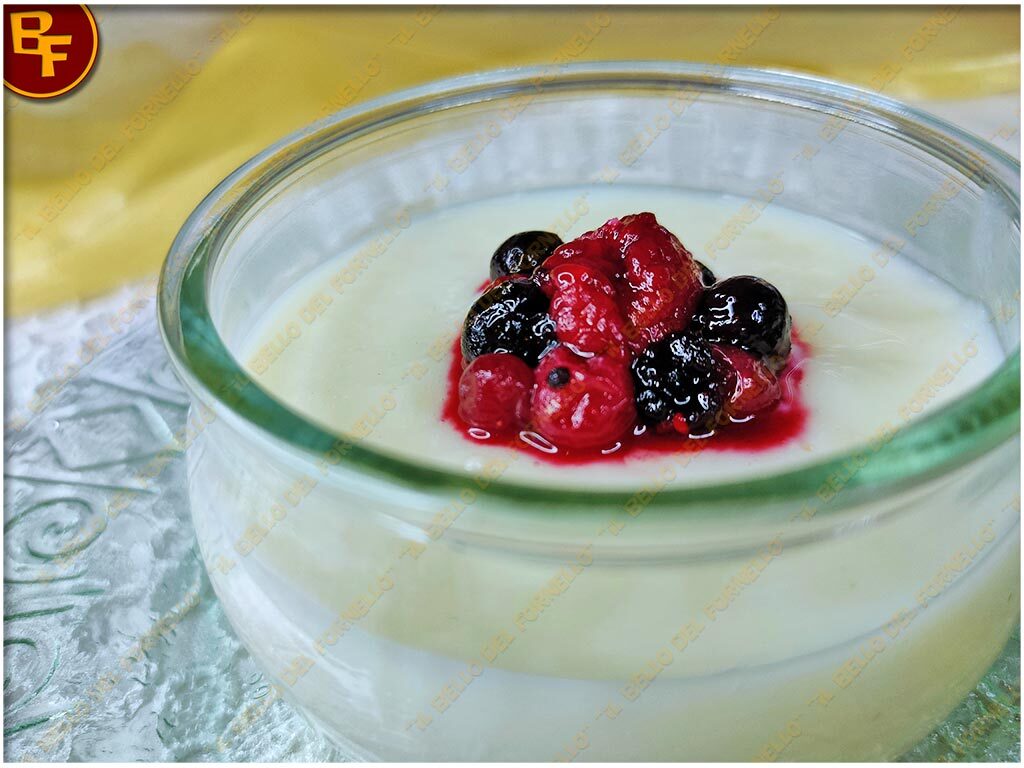 Panna cotta ai frutti di bosco