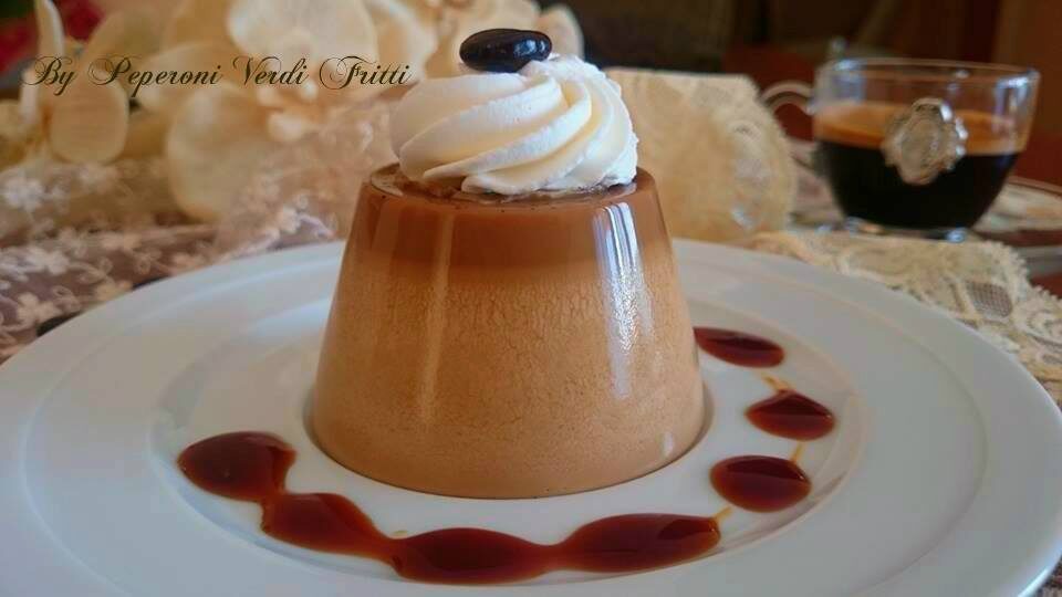 Panna cotta al caffè con salsa al caramello