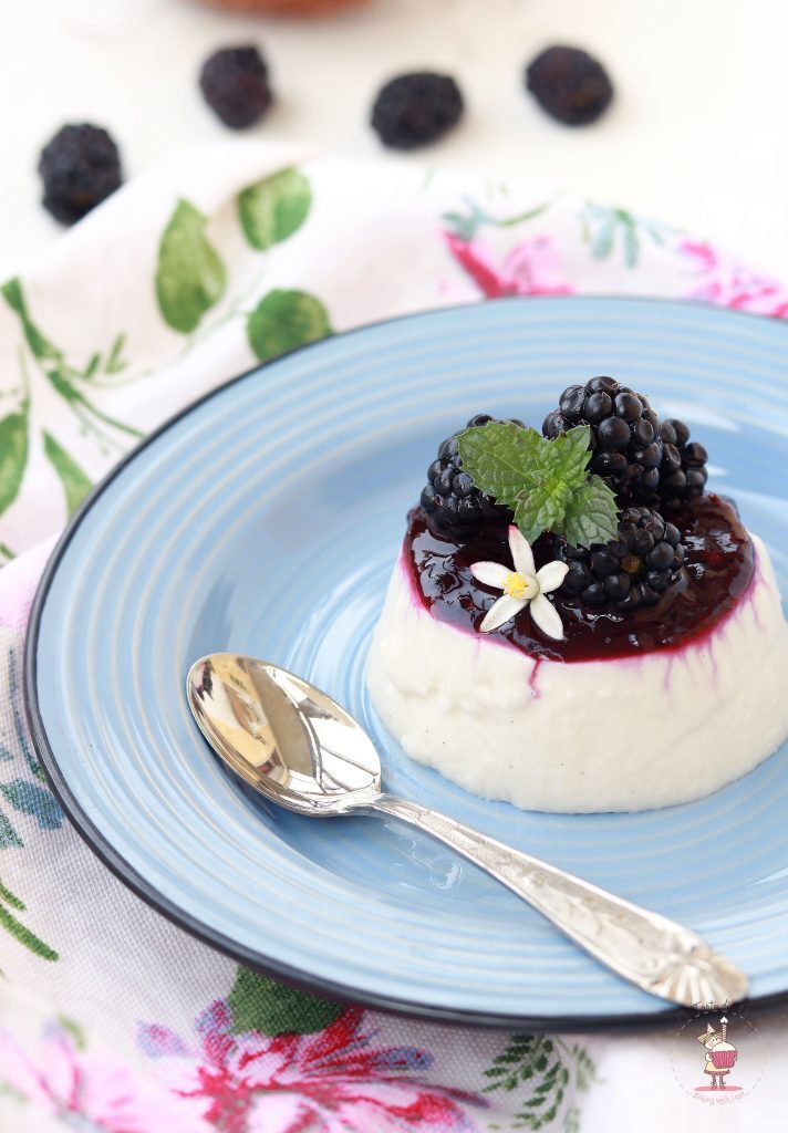 Panna cotta al latte di cocco e more