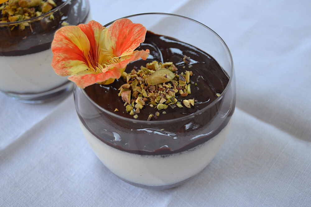 Panna cotta alla vaniglia con salsa al cioccolato
