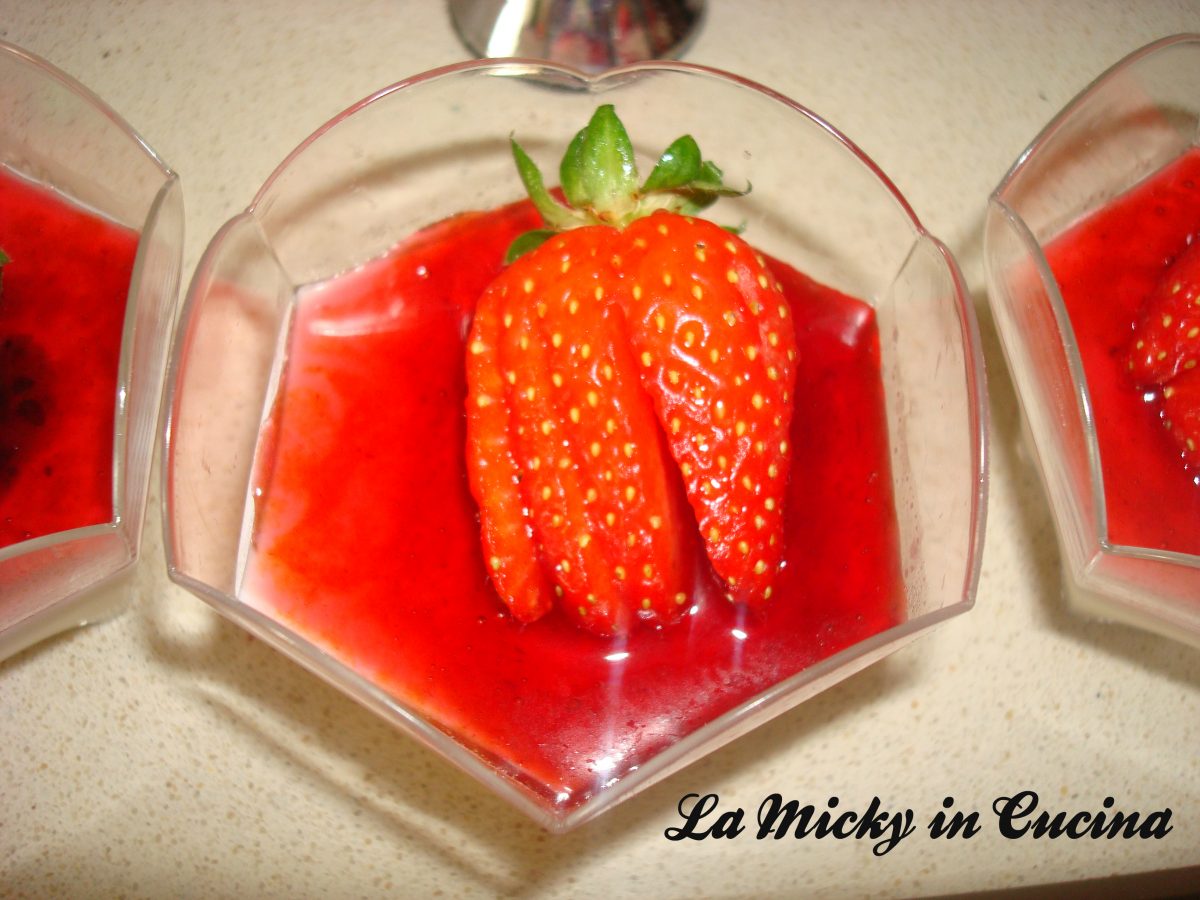 Panna cotta alle fragole