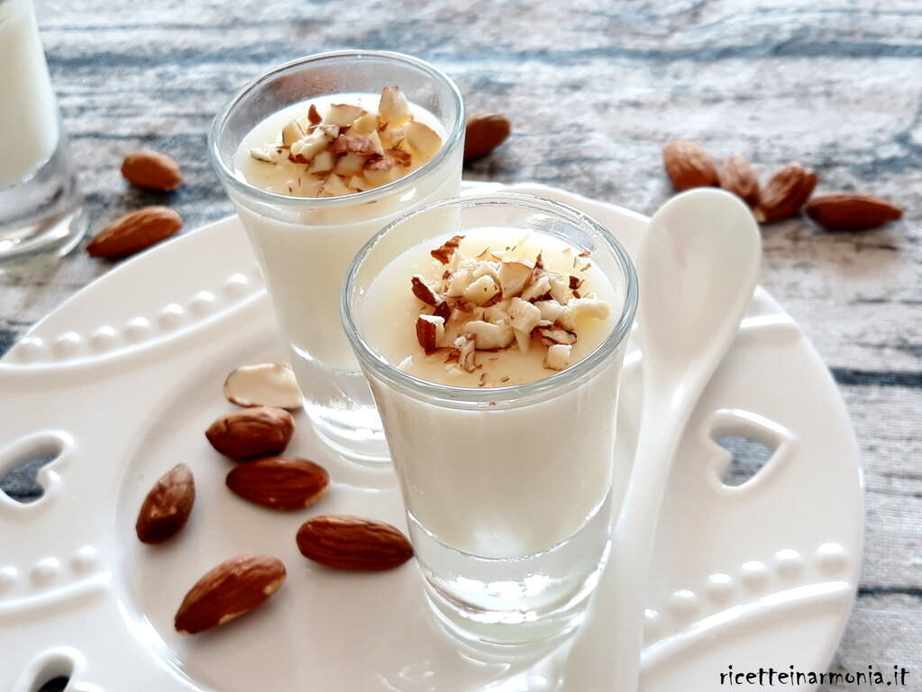 Panna cotta alle mandorle