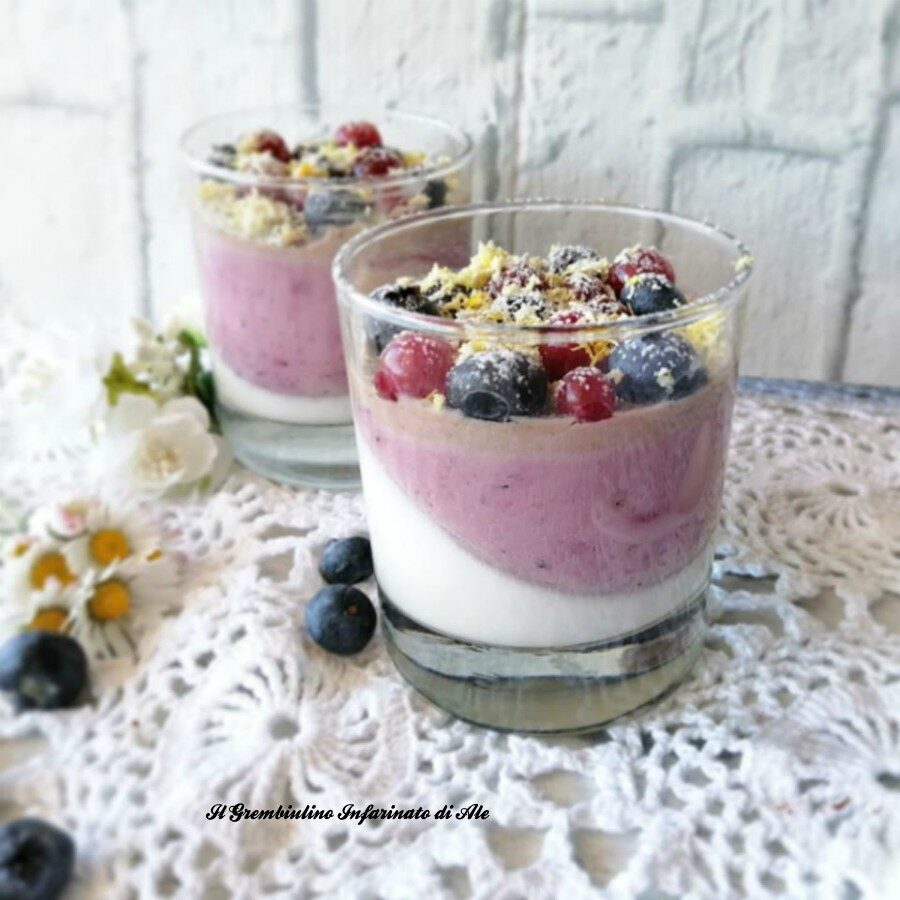 Panna cotta bicolore ai mirtilli