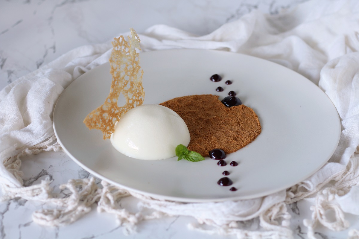 Panna cotta brulè con terra al caffè