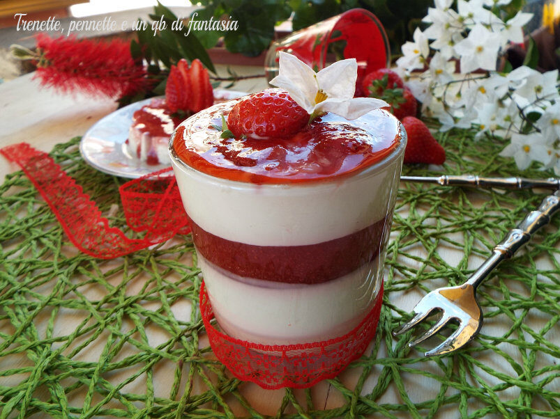 Panna cotta con crema di fragole