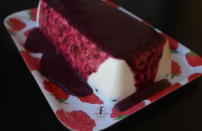 Panna cotta con mirtilli freschi al profumo di limone