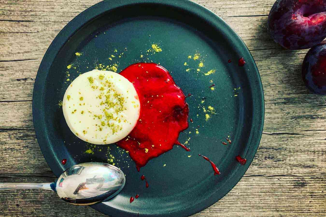Panna cotta estiva alle susine