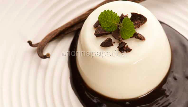 Panna cotta: un’alchimia di dolci sapori con pochissimi ingredienti