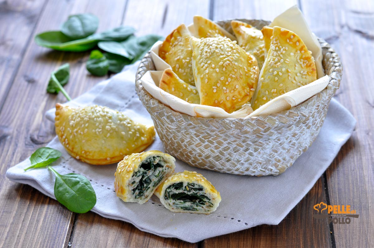 Panzerotti al forno con ricotta e spinaci