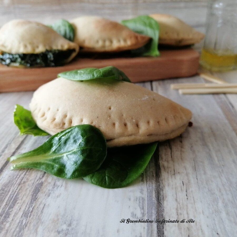 Panzerotti alla birra con spinaci e gorgonzola