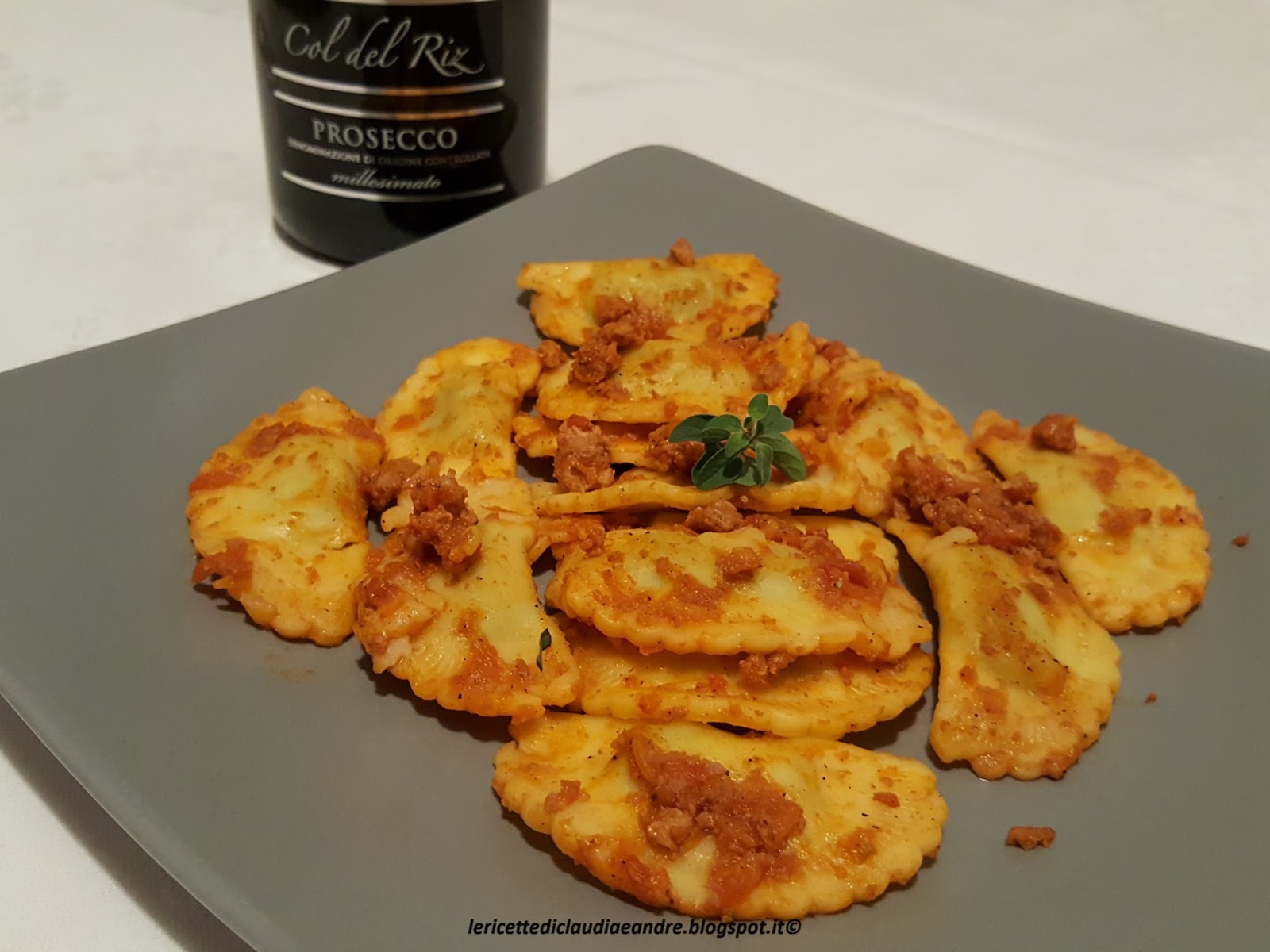 Panzerotti con ricotta e spinaci al ragù di carne