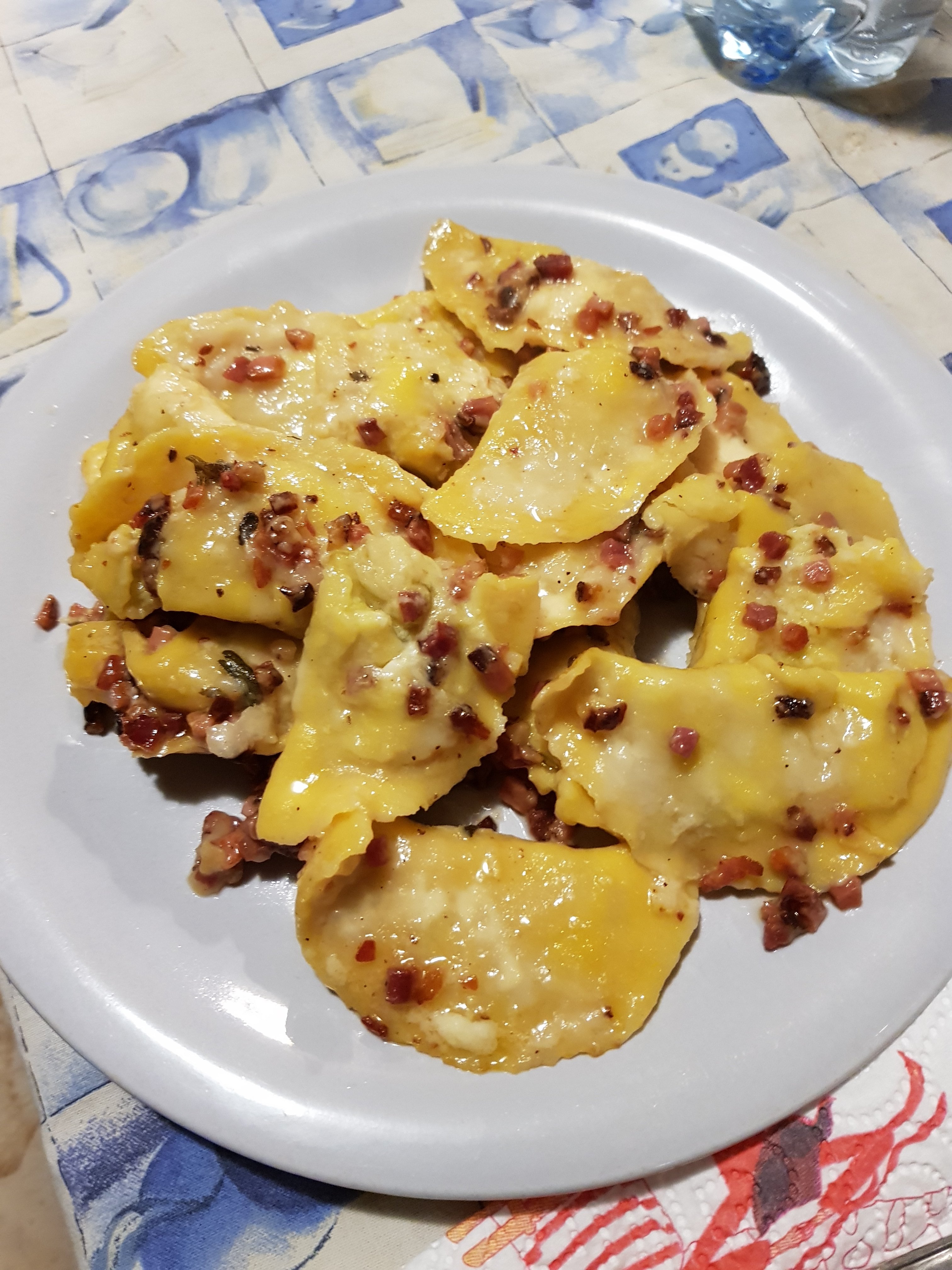 PANZEROTTI DI CECI RIPIENI DI CAVOLETTI DI BRUXELLES CON BURRO E SPECK