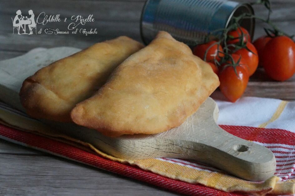 panzerotti fritti, calzoni pugliesi