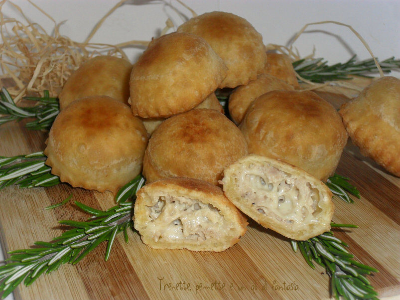 Panzerotti salsiccia e mozzarella