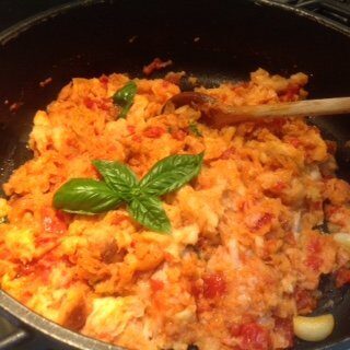 Pappa col pomodoro: pane raffermo e salsa di pomodoro