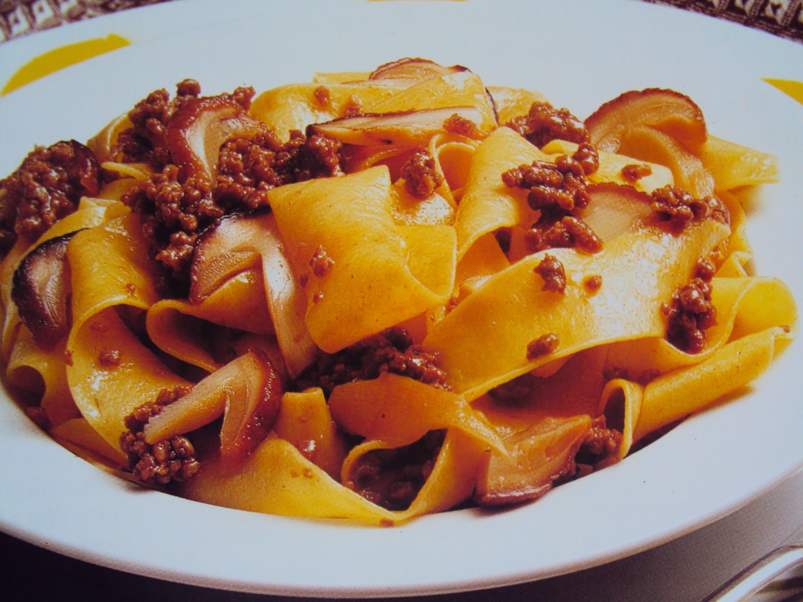 Pappardelle al ragù e funghi