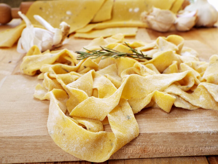 Pappardelle con aglio e rosmarino